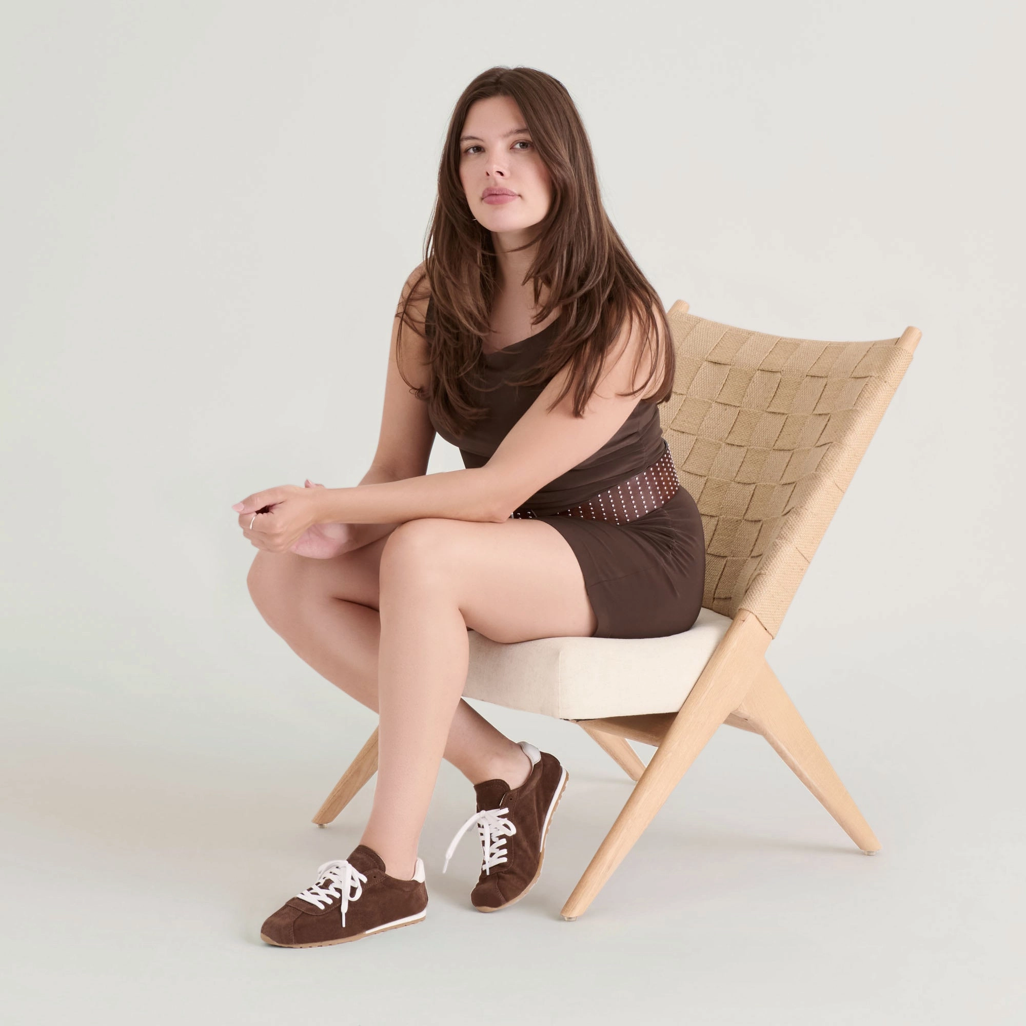 Textured Footbed Street Ready SERINA SNEAKERS DK BROWN SUEDE