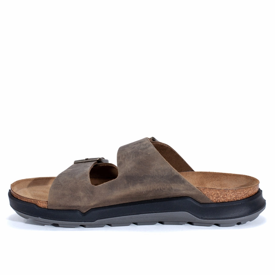 ARIZONA RUGGED - FADED KHAKI - OIL LEATHER Narrow Fit texture - type