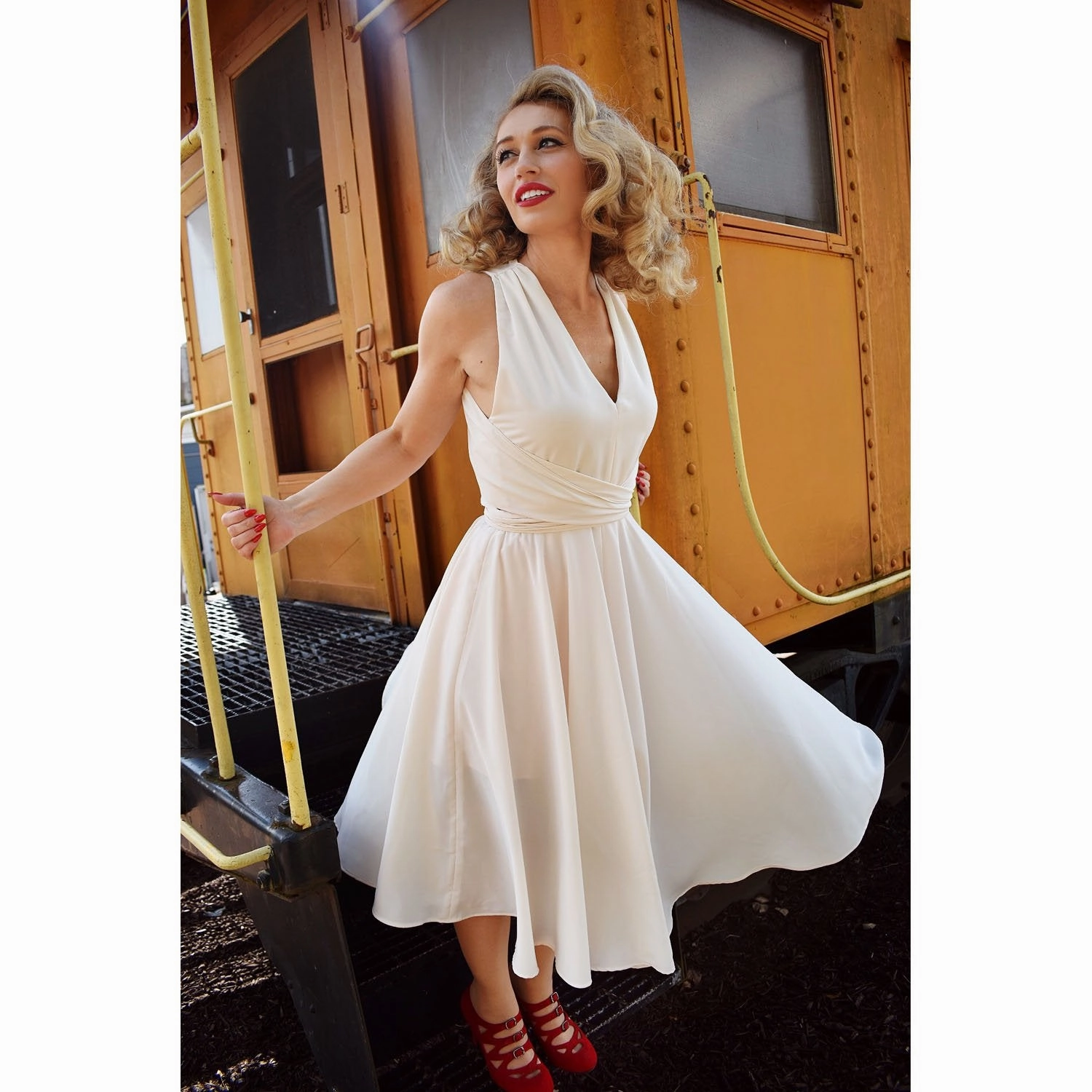 Aris Allen 1940s Red Velvet Criss-Cross 3-Buckle Burlesque Pump Stable Footing