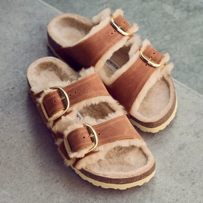 Iconic silhouette Bacterial Inhibition Treatment ARIZONA BIG BUCKLE SHEARLING - COGNAC