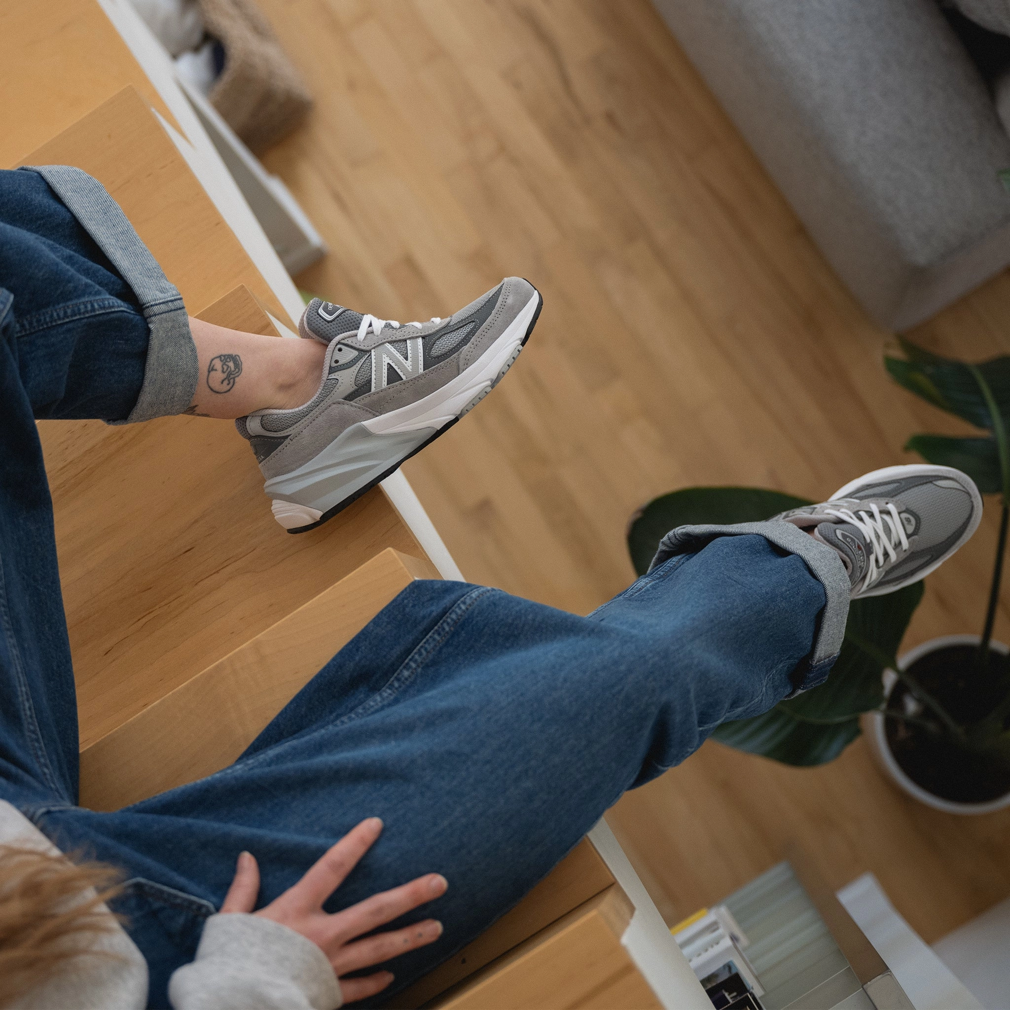 Seamless Women's The 990 V6 - Grey - Suede