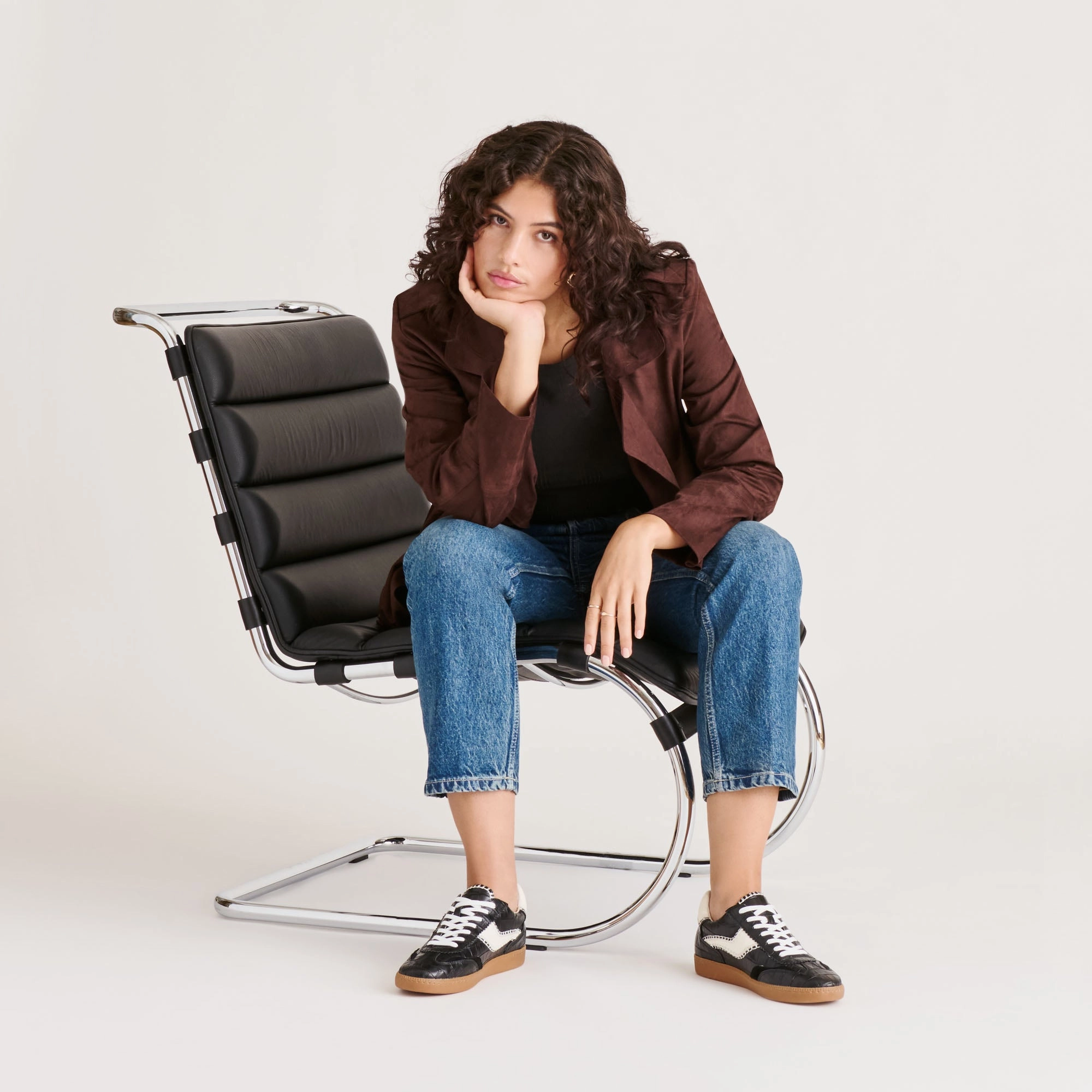 Comfortable Footwear for Every Day NOTICE STITCH SNEAKERS NOIR CROCO EMBOSSED LEATHER