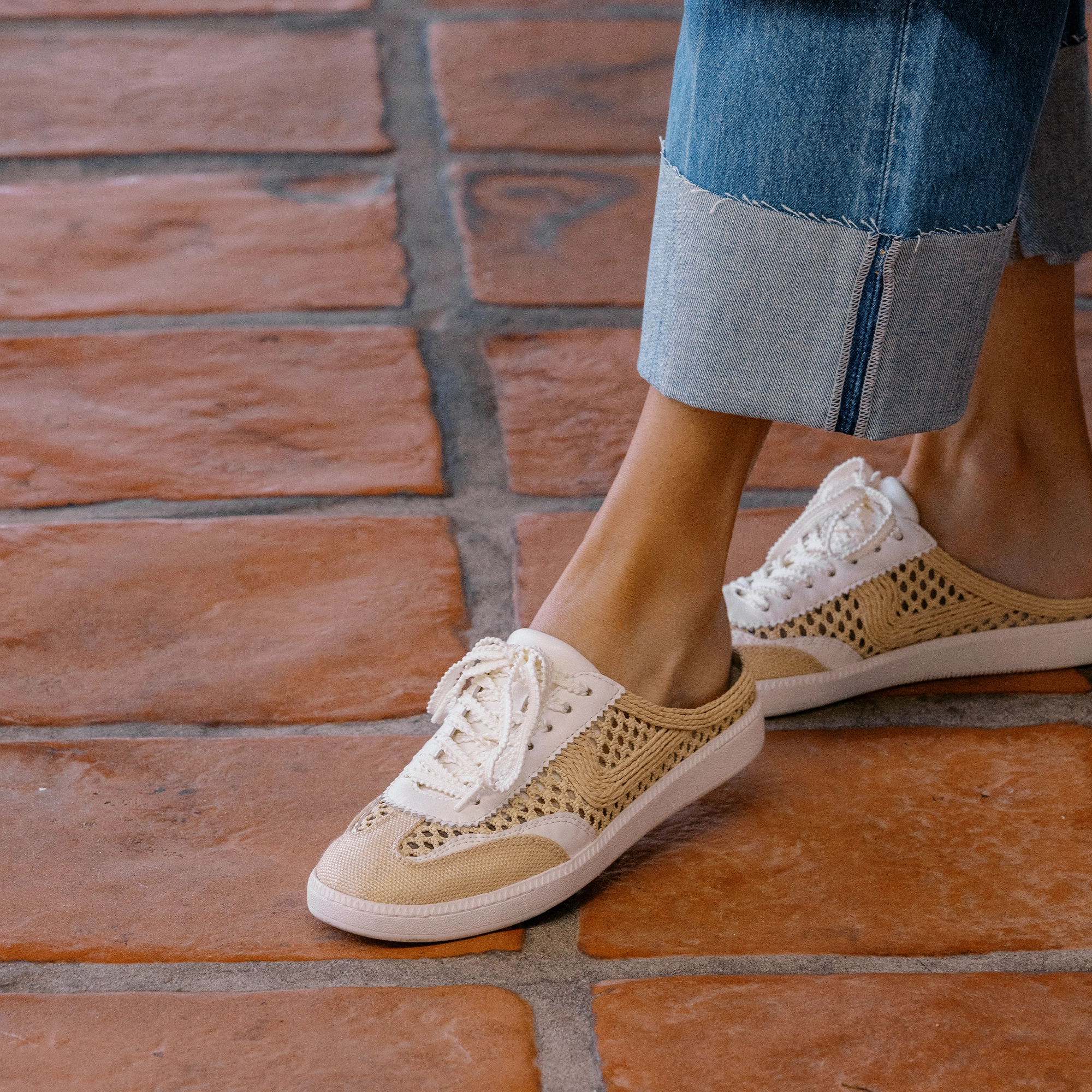 NOTICE SLIDE WOVEN SNEAKERS LT NATURAL WOVEN RAFFIA Trendy Flip-flops Contoured Heel Cup