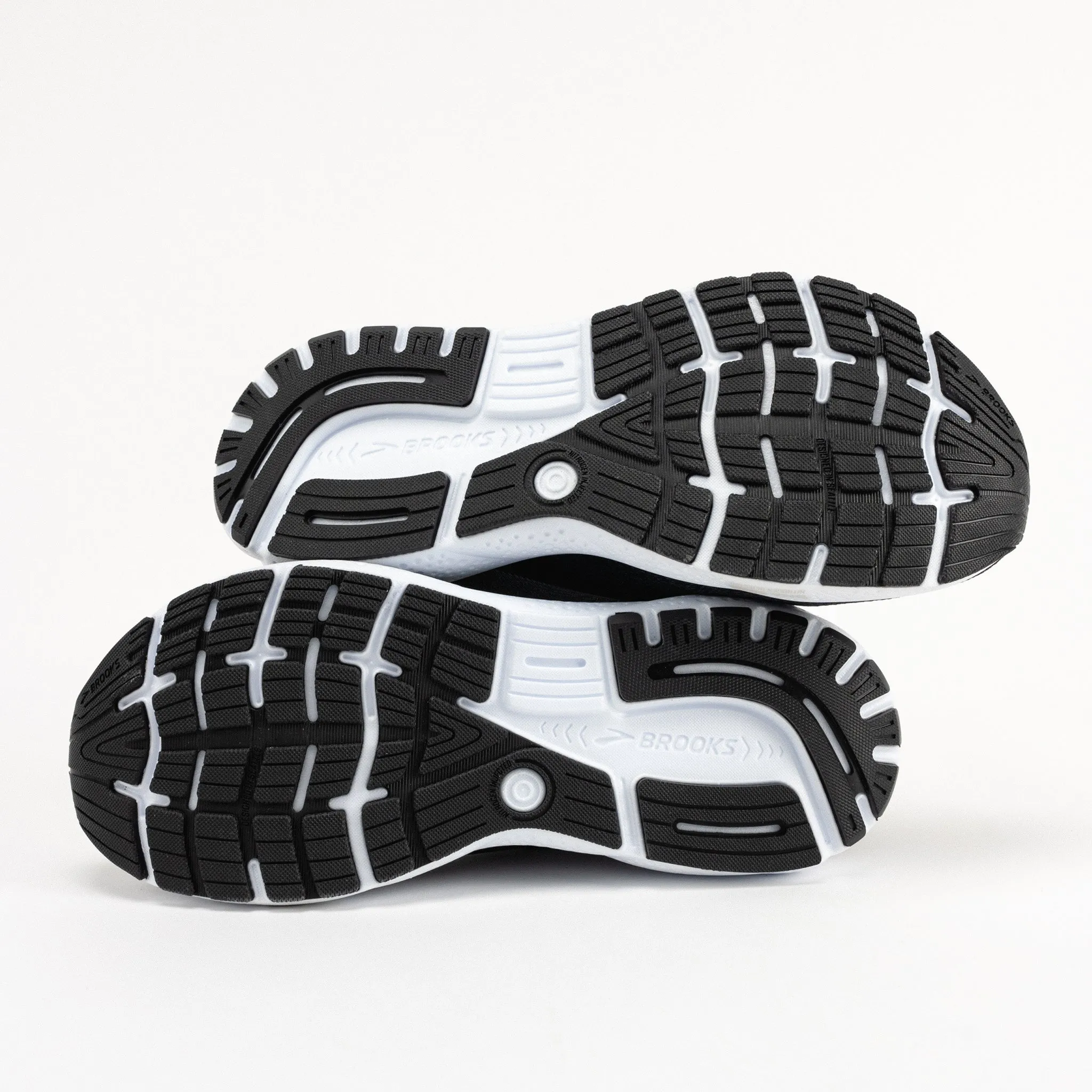 GHOST 16 MEN'S - BLACK - MESH Hyperelastic Foam Layer least slip-resistant