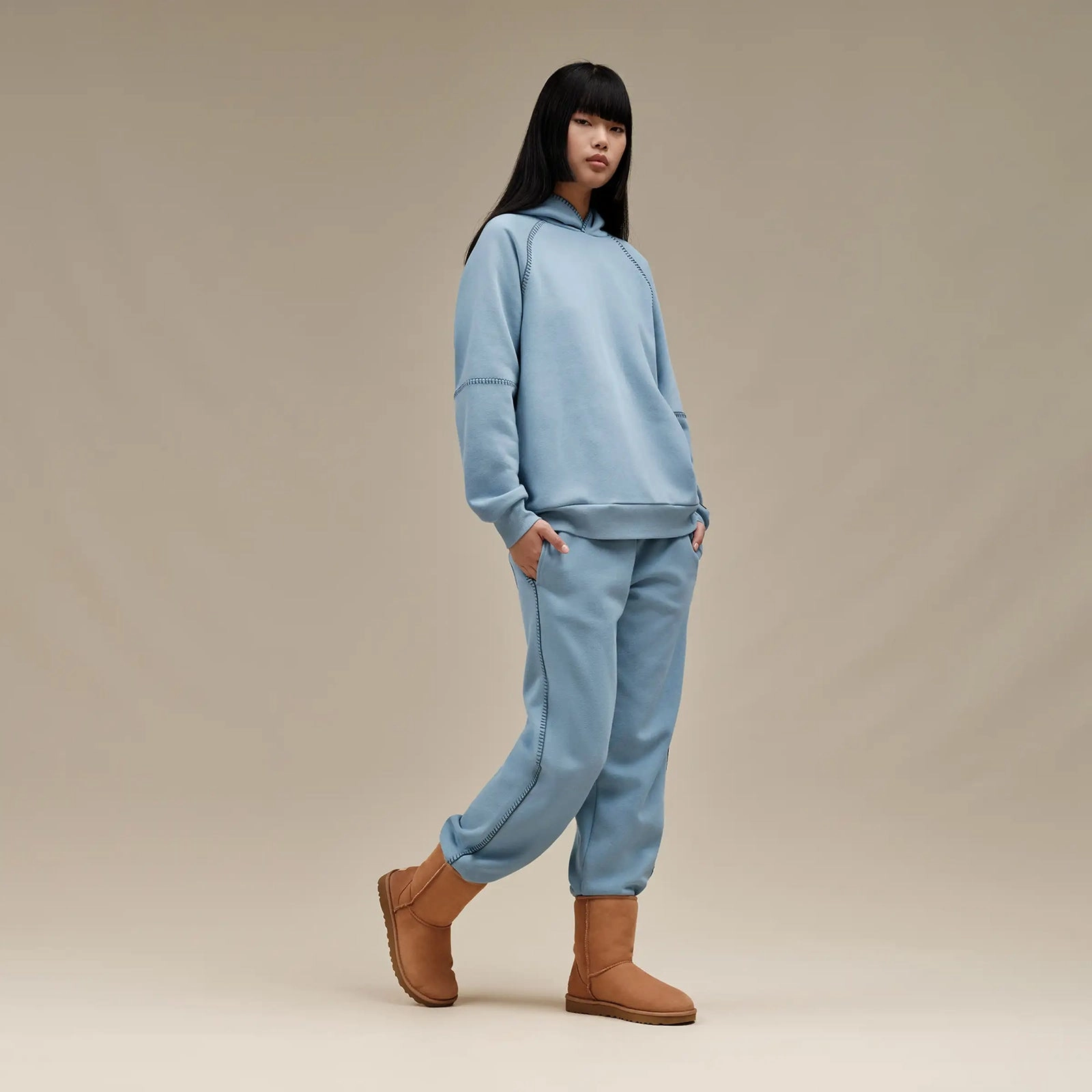 Stable Support Adventure Journey All Day UGG? Classic Short II (Women) - Chestnut