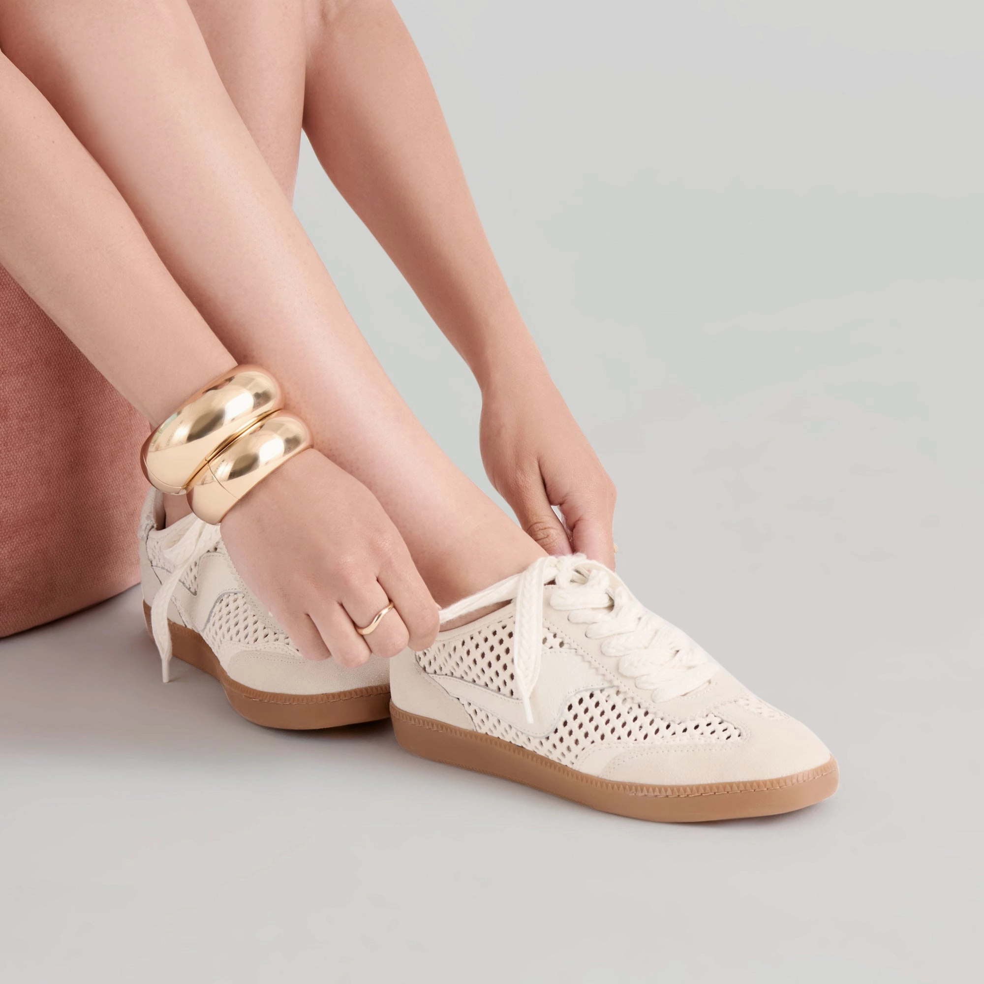 Compression Molded Midsole NOTICE SNEAKERS IVORY PERFORATED NUBUCK