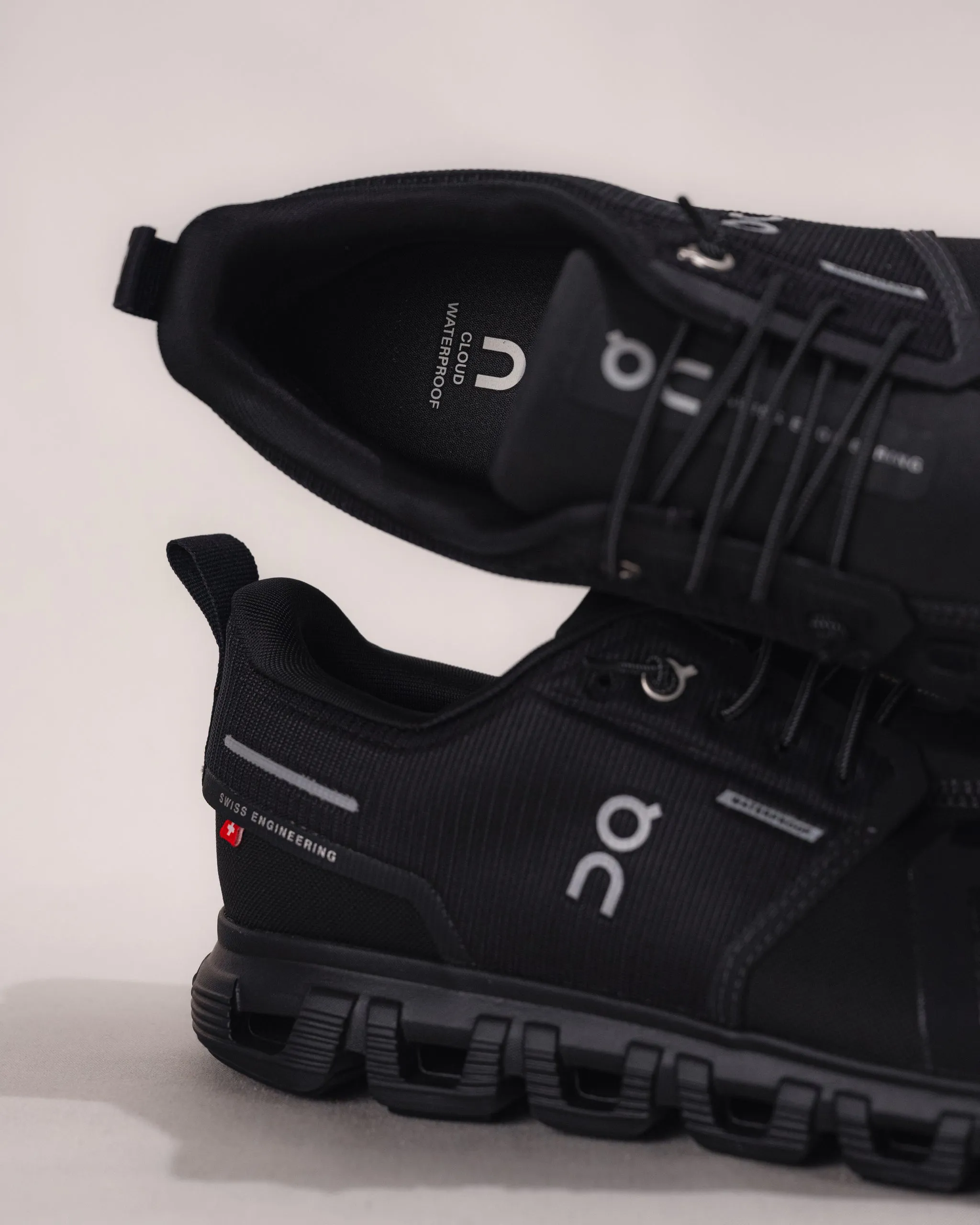 Fresh materials Suitable M-CLOUD 6 WP - BLACK - MESH