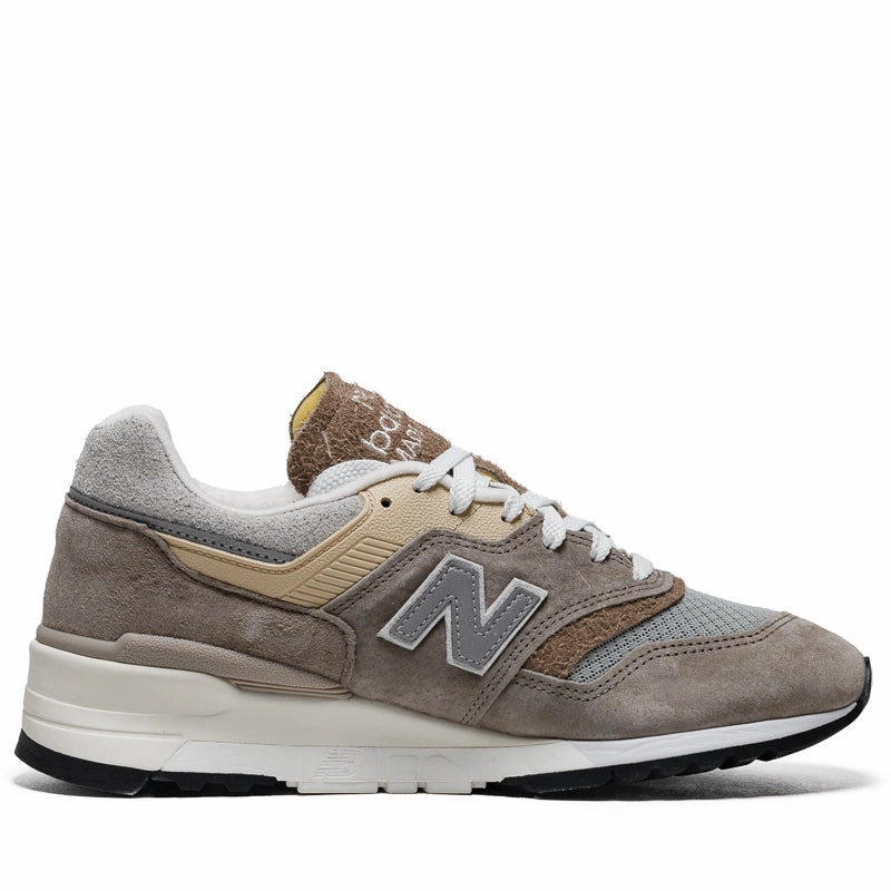 Durable Layer New Balance Made in USA 997 - Light Mushroom/Mirage Grey