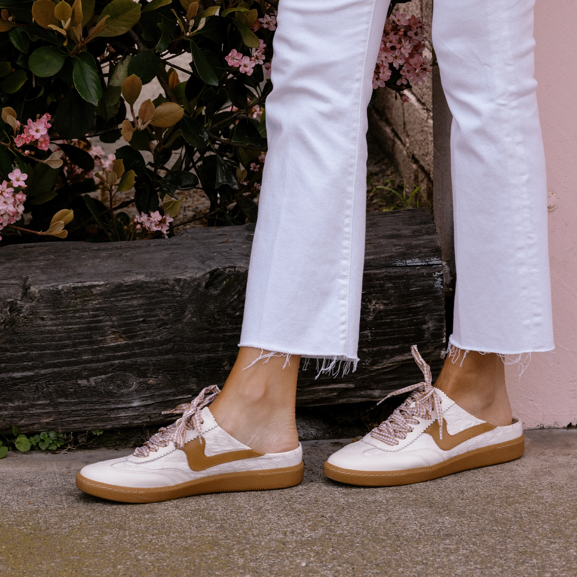 NOTICE SLIDE SNEAKERS WHITE PINK EYELET Sleek Vacation Sandals