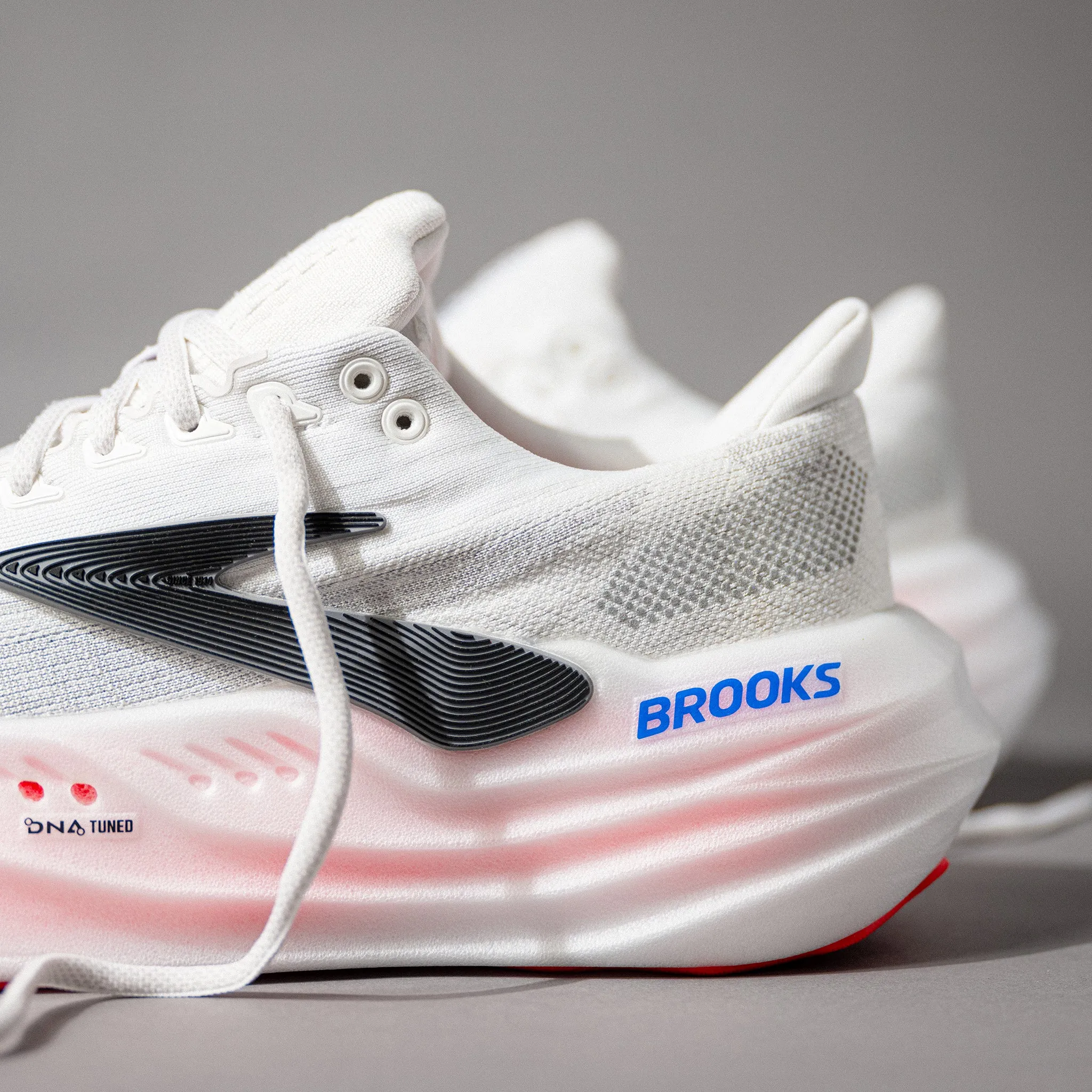 Contoured Sole WOMEN'S GLYCERIN MAX - WHITE