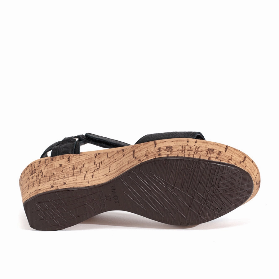 PIER - BLACK - LEATHER Fitted Traction