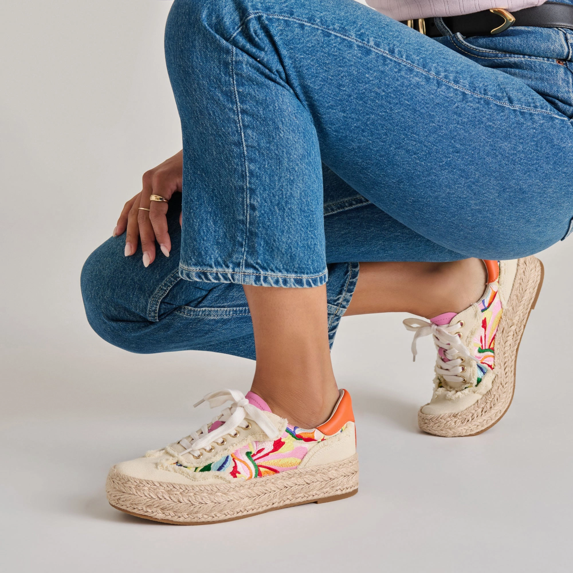 Trendy And Comfortable FREDY SNEAKERS FLORAL MULTI CANVAS