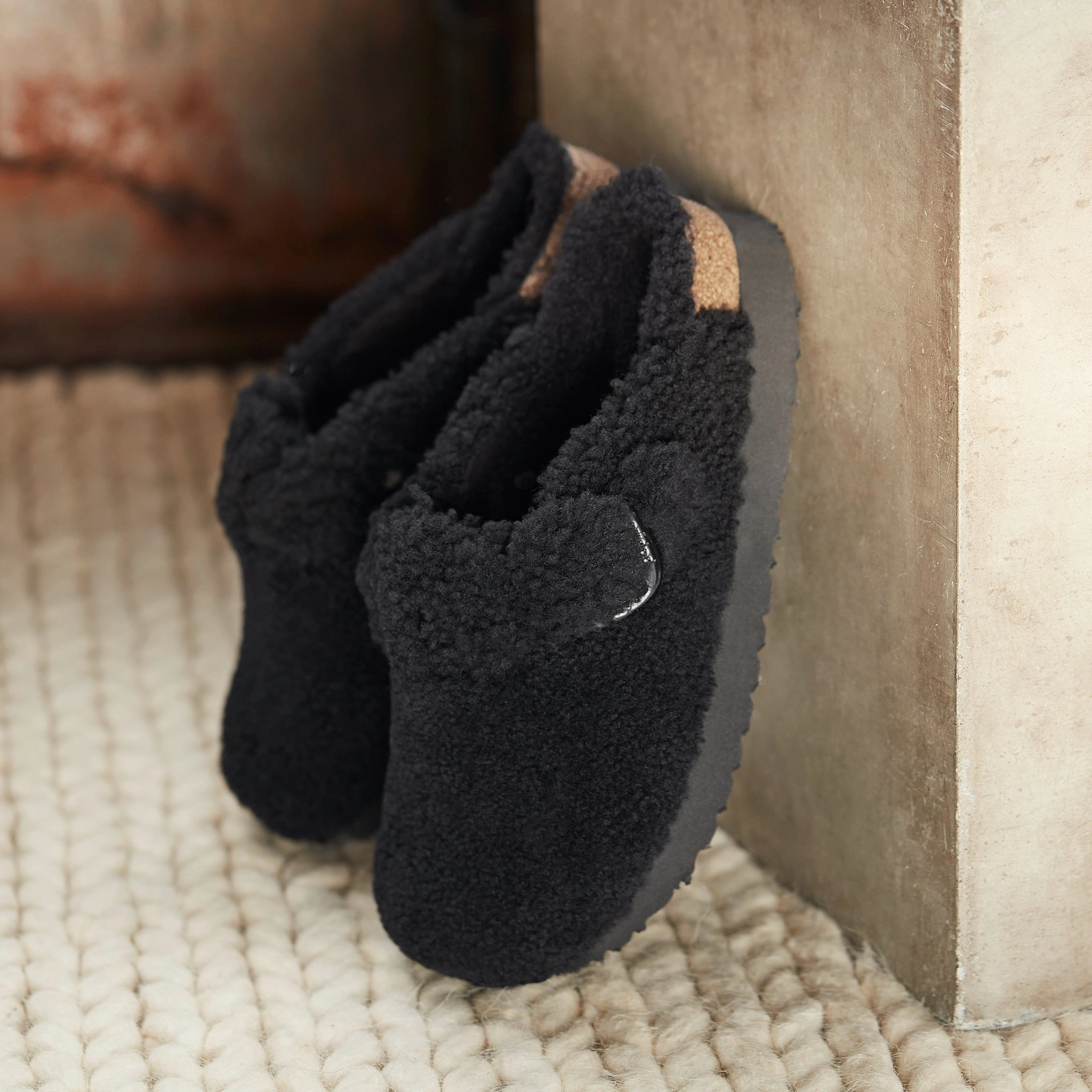 winter necessities BOSTON TEDDY SHEARLING CLOG - BLACK