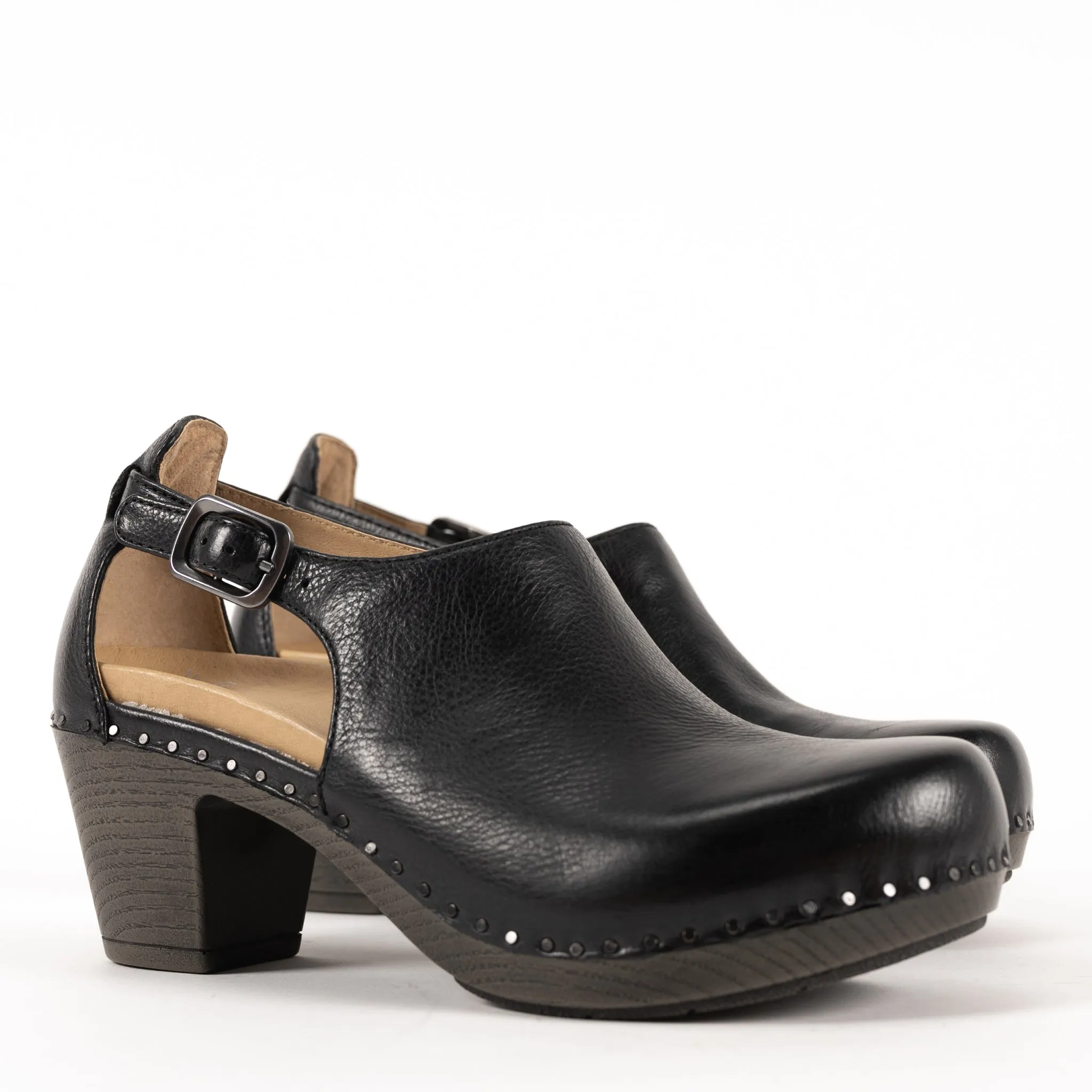 SASSY - BLACK - NUBUCK Non Restrictive Fit