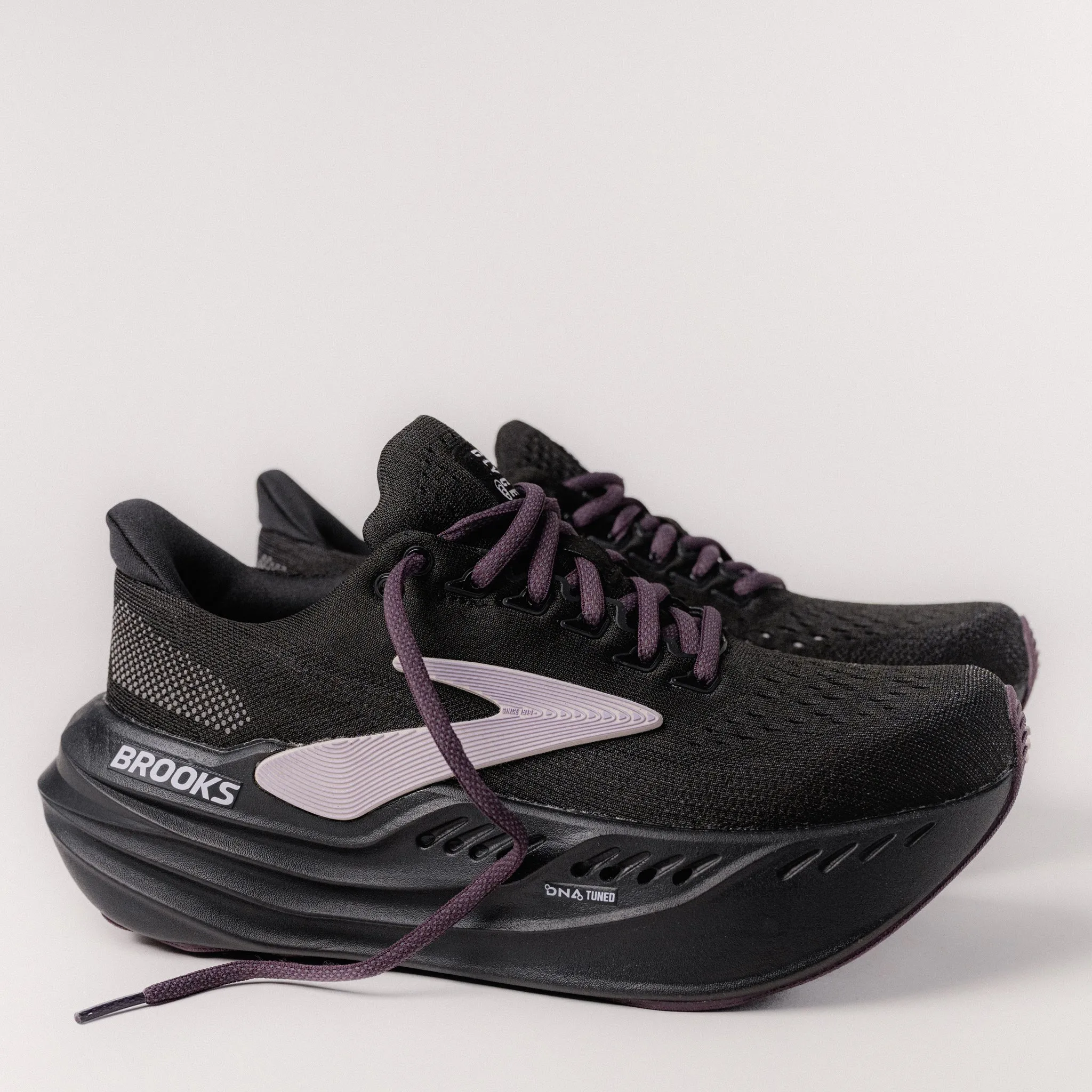 WOMEN'S GLYCERIN MAX - BLACK/ORCHID ICE Vibrant Design Structured sole