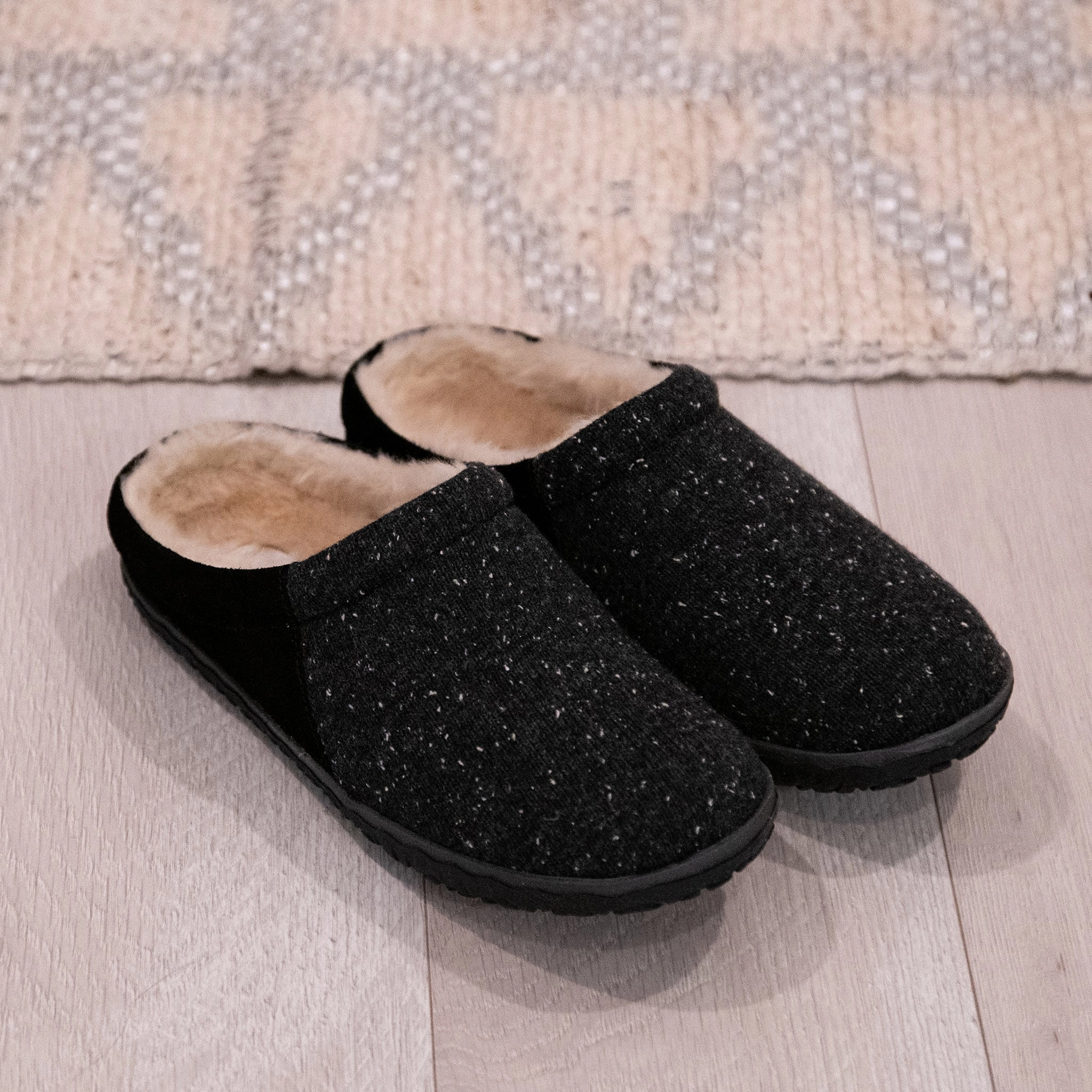 Seamless Interior Breathable TAHOE - BLACK - SUEDE