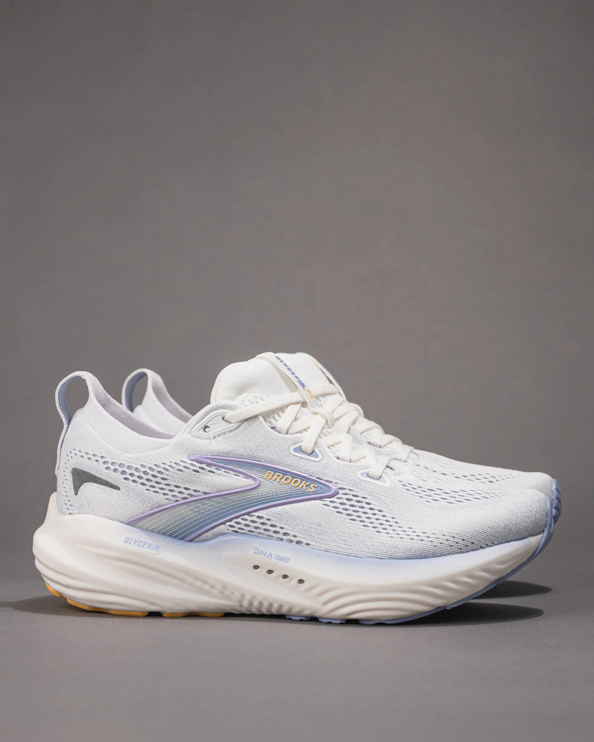 W-GLYCERIN 22 - WHITE - MESH Dynamic Fit System Ventilation Channel System